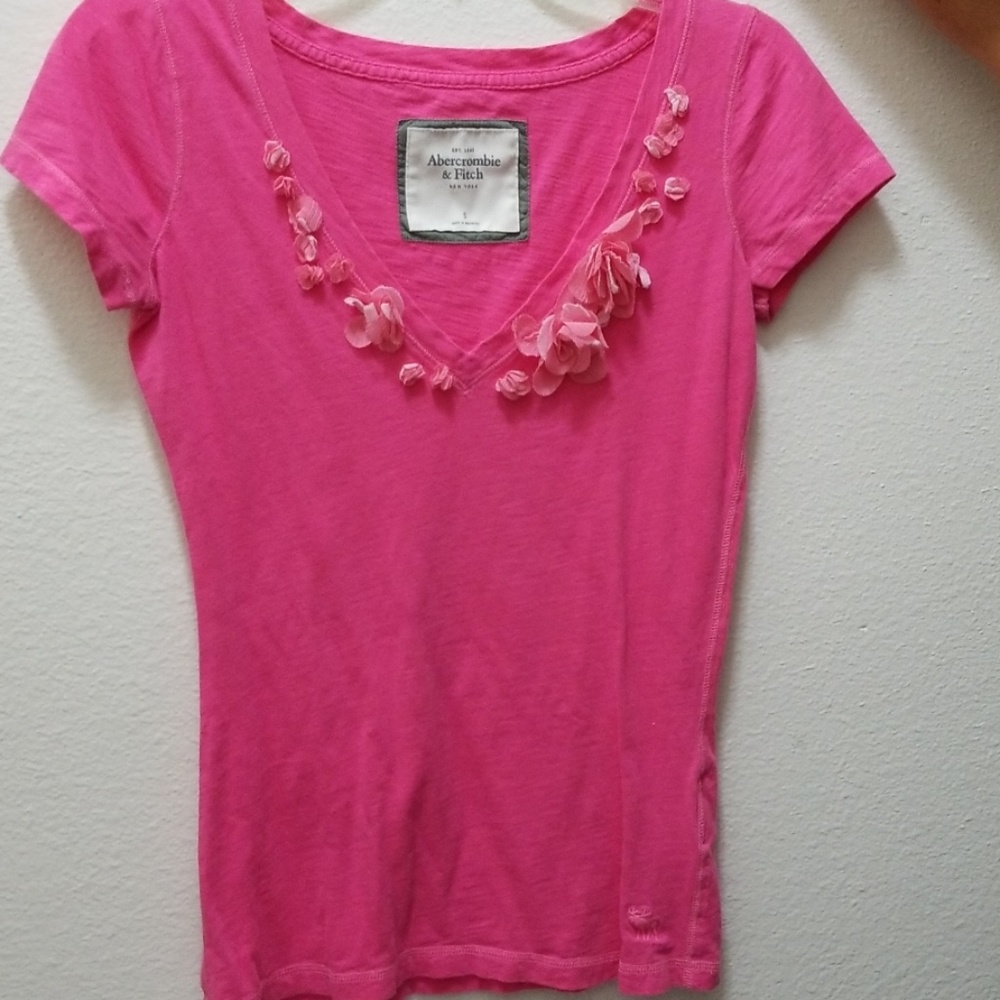 Abercrombie & Fitch V neck tee